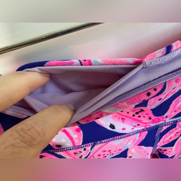 Lilly Pulitzer Luxletic Leggings Navy Blue Pink Size Small Capri Length - Picture 6 of 6